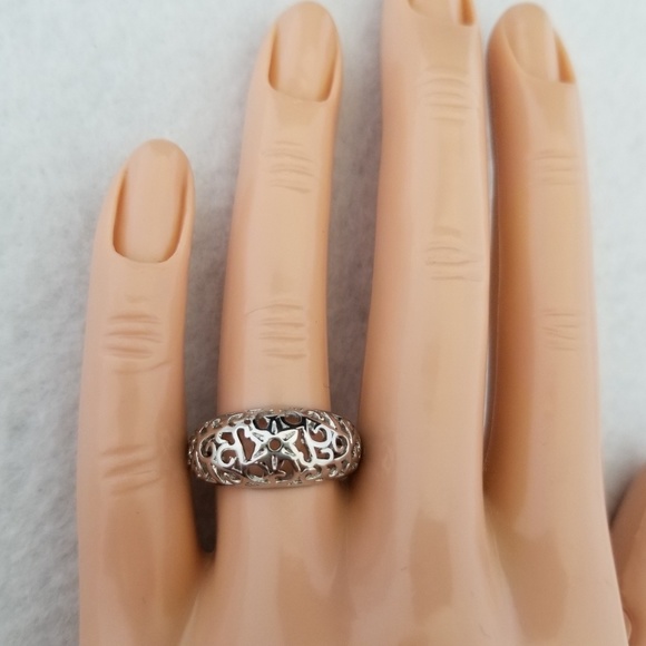 HOST PICK!!! 🎉 Scroll Design 18k White Gold Band - Picture 7 of 8